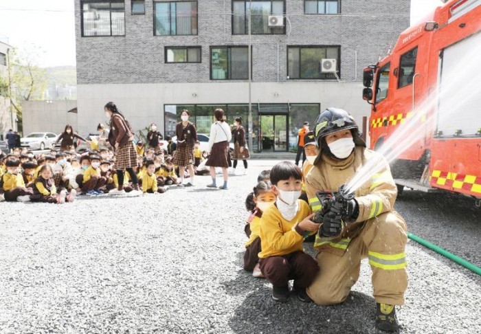 230424-5유치원생 대상 소방안전교실 운영.JPG