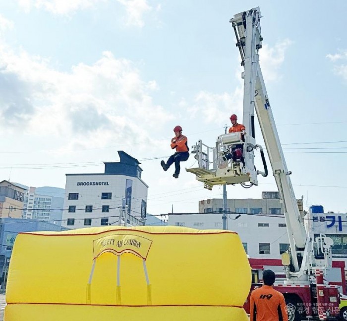 230612-5공기안전매트 전개훈련 실시.jpg