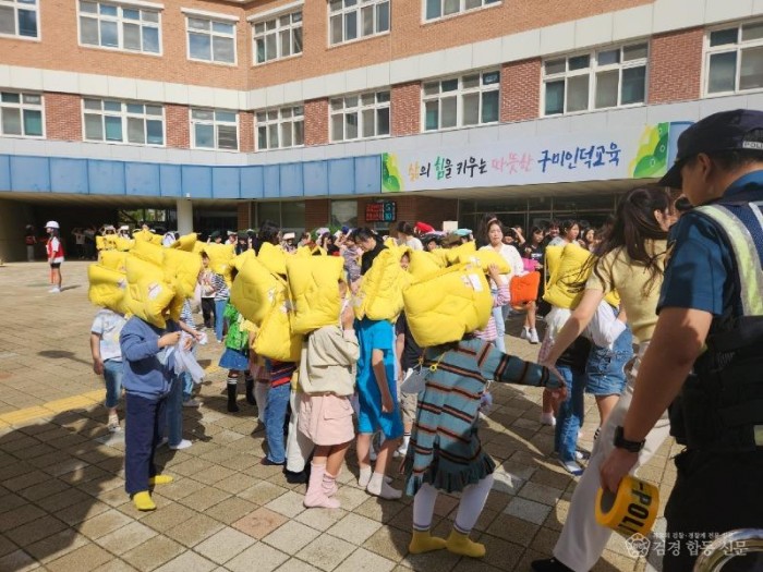 4.경북교육청, 2023년 어린이(주도) 재난안전훈련 실시(22일 구미인덕초에서 실시된 어린이 재난안전훈련 사진)01.jpg