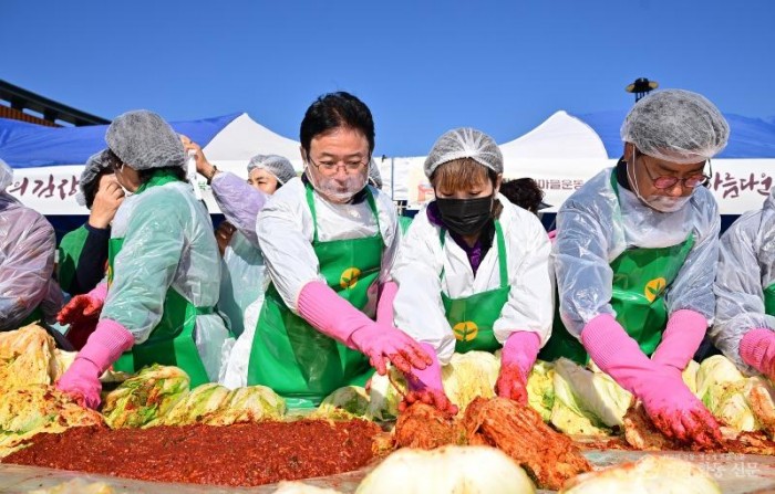 7.경북새마을부녀회_김장담그기2.jpg