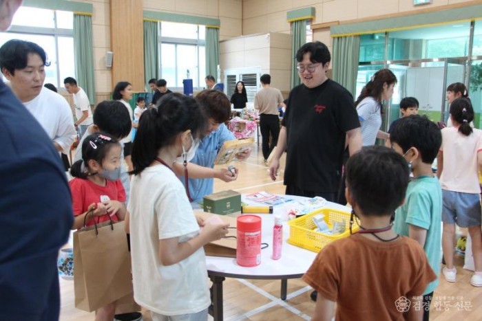 1.경북교육청, ‘농어촌 참 좋은 학교’ 공모전 4년간 전국 최다(미래지향적이고 지속 가능한, 작지만 강한 학교 육성, 화북초-다모임 주관 알뜰바자회)_03.jpg