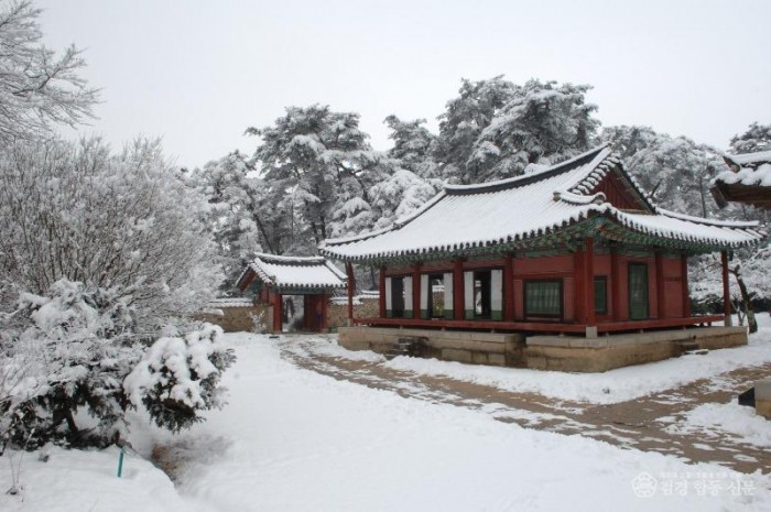 영주-2-2 영주시, 문화재청 국가유산 관리역량 _우수지자체_ 선정(소수서원 강학당 설경).JPG