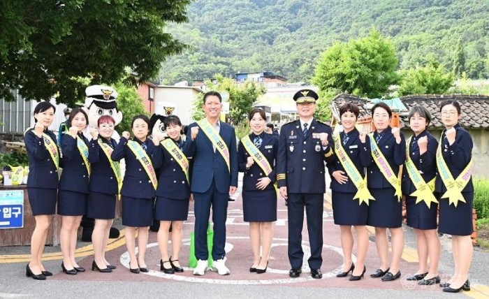 [교통정책과] 초등학교 등굣길 교통안전 캠페인 2.jpg