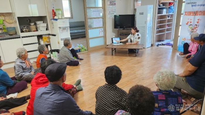 1. 봉화군 치매인심센터, 치매보듬마을서 찾아가는 교통안전 및 보이스피싱 예방 교육 진행 (1).jpg