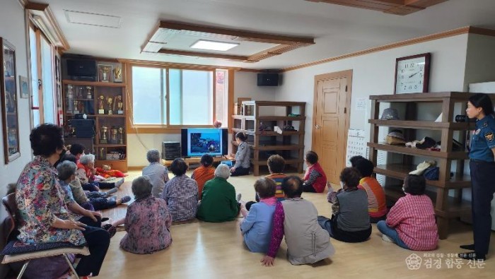 1. 봉화군 치매인심센터, 치매보듬마을서 찾아가는 교통안전 및 보이스피싱 예방 교육 진행 (2).jpg