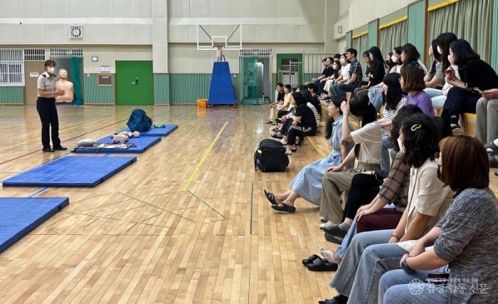 240614-2진해신항초 교직원 대상 심폐소생술 교육 1.jpeg