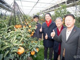 [농업정책과])(4) 왼쪽 1번째 박휘진 선샤인농장 대표  왼쪽 2번째 김장호 구미시장  왼쪽 3번째 양진오 구미시의회 부의장  왼쪽 4번쨰.jpg