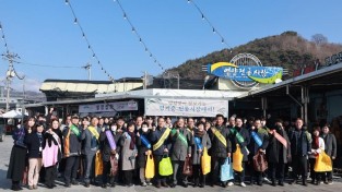 2-3 사진(영양군， 설맞이 전통시장 장보기 행사 개최).jpg