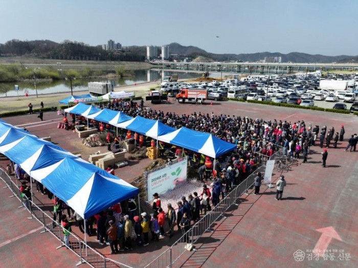 0415 산불피해 극복 위한 희망 나무 나누어 주기 행사 진행 (2).JPG