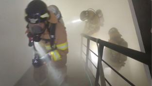 창원소방본부, 지하층 화재 대비 농연적응훈련